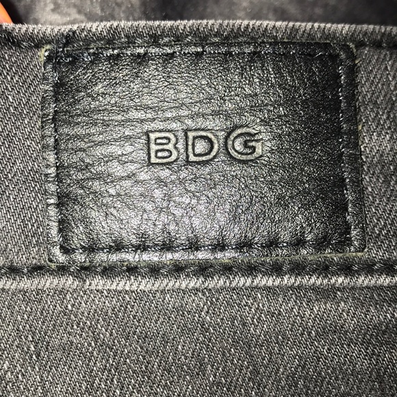 high-waisted jeans - Picture 3 of 6